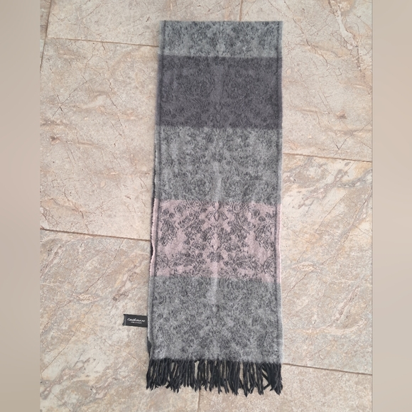 NWT Lord & Taylor Cashmere Scarf Pink  Gray with Floral Print & Fringe Tassels - Picture 2 of 11